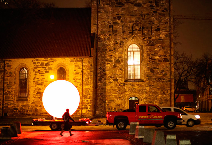 Путешествие солнца: светодиодная инсталляция Sun (фото 7)