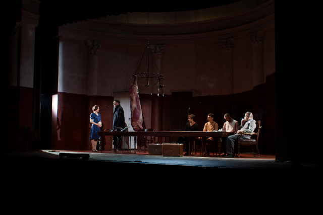 Ксения Собчак и Алексей Навальный на премьере спектакля "Возвращение домой" (фото 1)