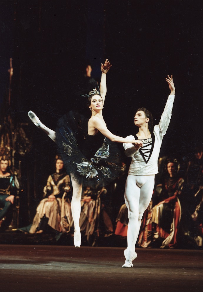 В партии Принца в балете «Лебединое озеро». Одиллия — Галина Степаненко. В партии Принца в балете «Лебединое озеро». Одиллия — Галина Степаненко.