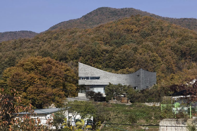 Изогнутый дом в Корее (фото 2)
