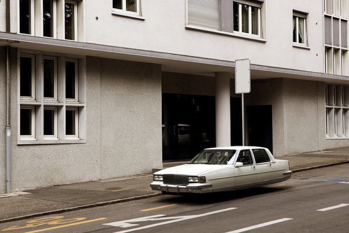 Автомобили, парящие в воздухе (фото 1)