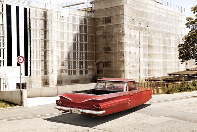 Автомобили, парящие в воздухе (фото 4)