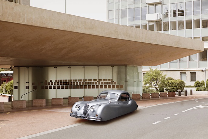 Автомобили, парящие в воздухе (фото 5)