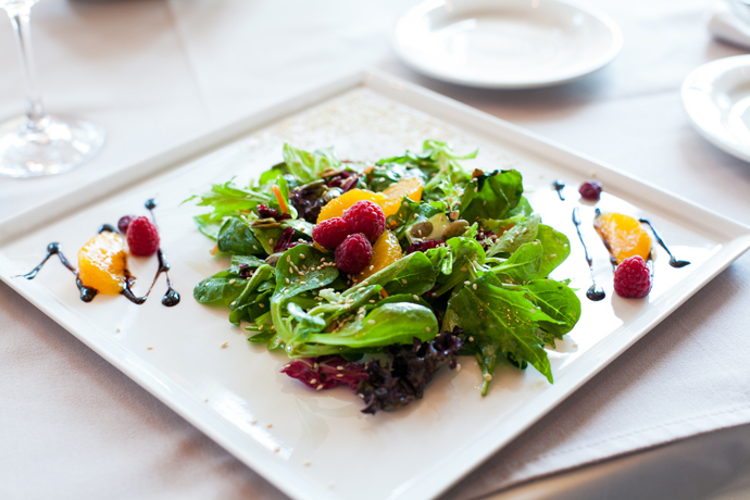 Салат с сушеной клюквой и апельсином Салат с сушеной клюквой и апельсином