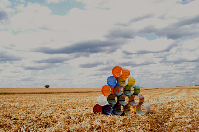 Для инсталляции в V&A выдуют "вручную" сотни стеклянных цилиндров (фото 3)