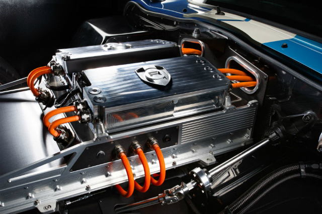 Компания Renovo представила первый в мире электрический суперкар (фото 1)