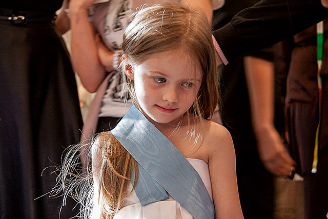 Buro 24/7 на примерке у A La Russe, осень-зима 2014 (фото 1)