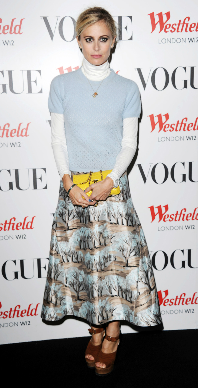 Лора Бэйли Лора Бэйли