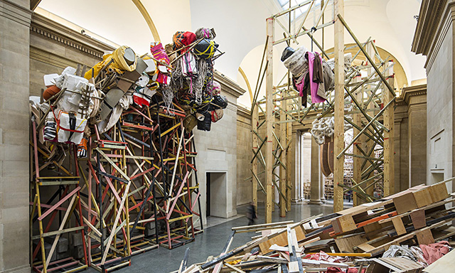 Грандиозная скульптура Филлиды Барлоу в залах Tate Britain (фото 2)