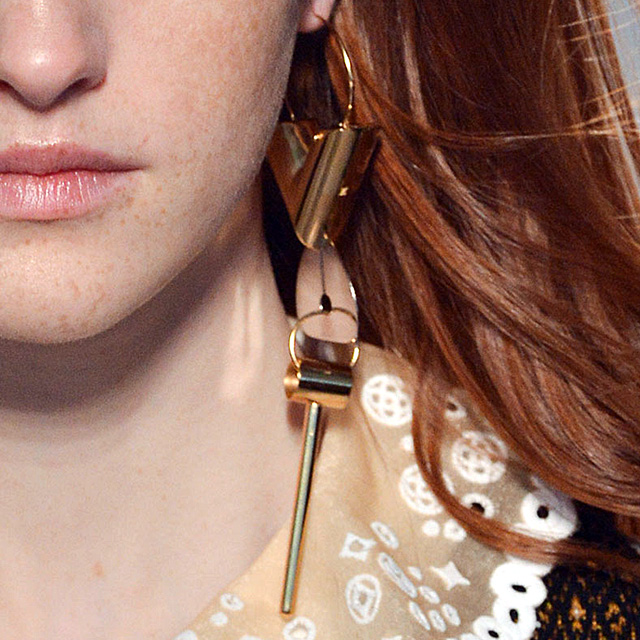 Вещь дня: сережка Louis Vuitton (фото 1)