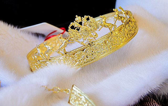 Buro 24/7 на примерке у A La Russe, осень-зима 2014 (фото 16)