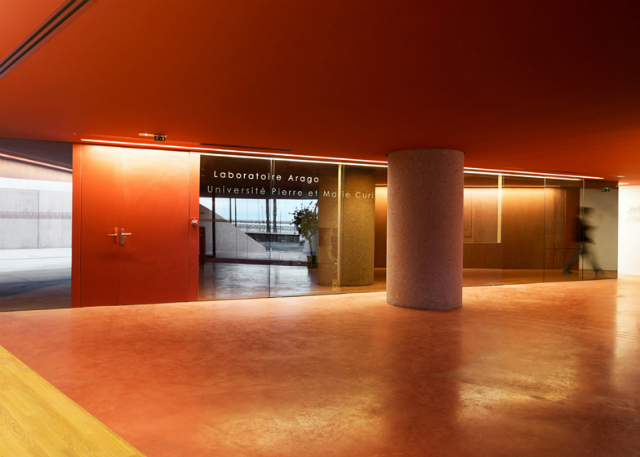 "Коралловый" корпус французского университета (фото 2)