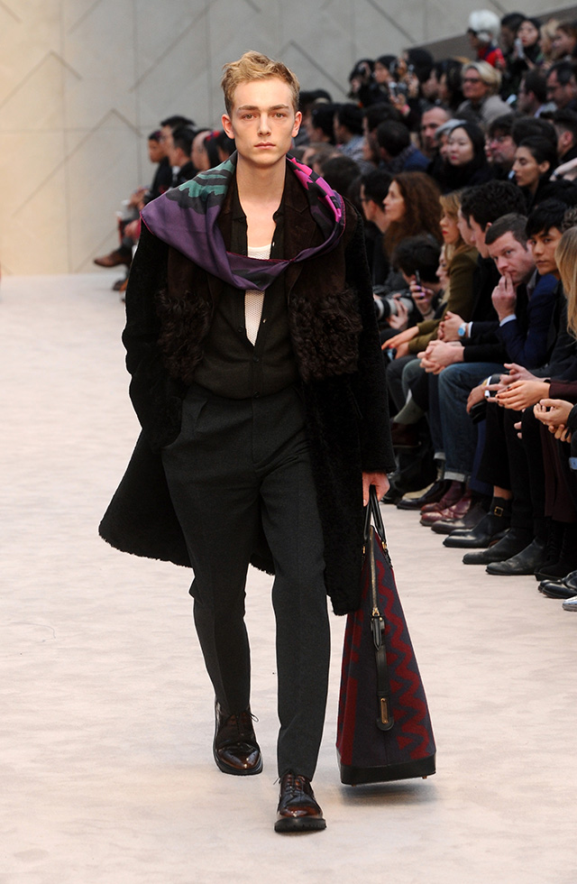 Обзор Buro24/7: Burberry Menswear, осень-зима 2014 (фото 4)