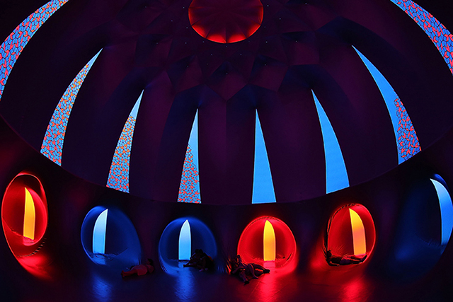 В Сиднее открыли гигантский надувной город (фото 1)