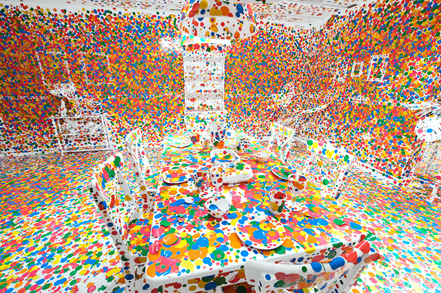 До и после: история одной комнаты на выставке Яеи Кусамы (фото 11)