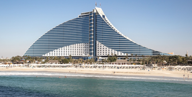 Отель Jumeirah Beach Hotel приглашает провести отпуск в Дубае