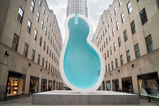"Ухо Ван Гога" на площади Рокфеллер-центра в Нью-Йорке (фото 3)