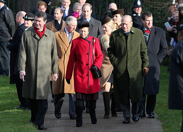 Королевская семья Великобритании на праздничной службе (фото 5)