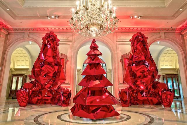 Лесные звери в рождественских декорациях Four Seasons Hotel George V (фото 1)