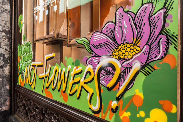 Витрина Bulgari в Риме Международная выставка стрит-арта от Bulgari (фото 7)