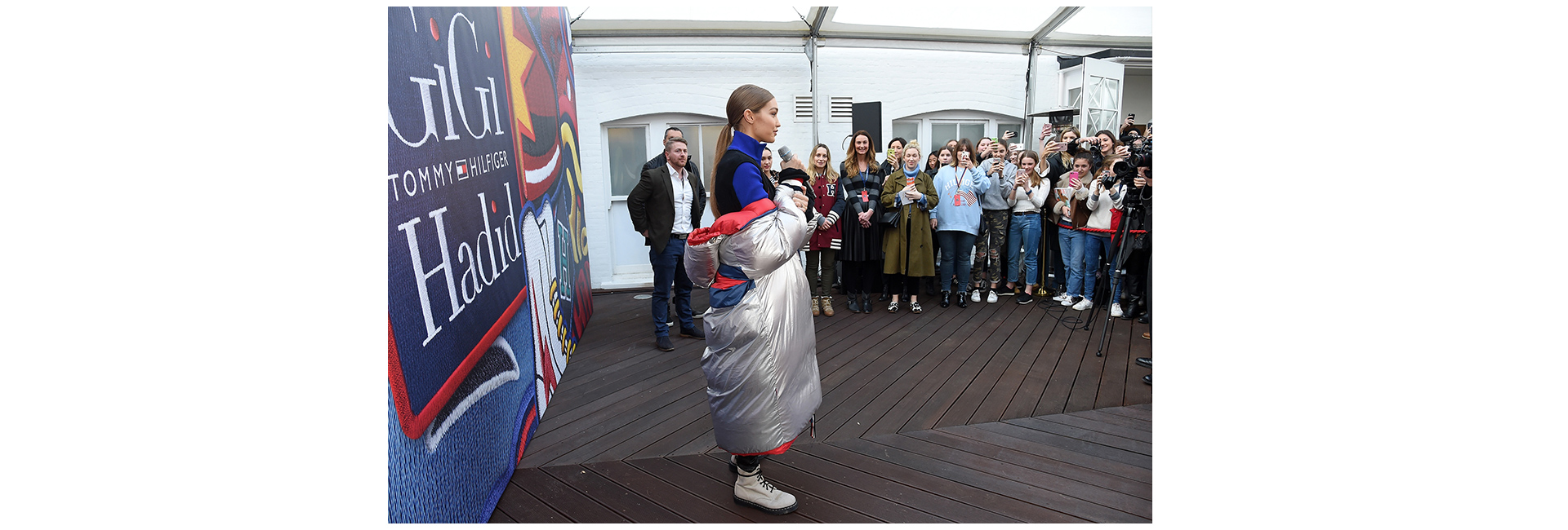 Джиджи Хадид на презентации Tommy х Gigi в Лондоне (фото 7)