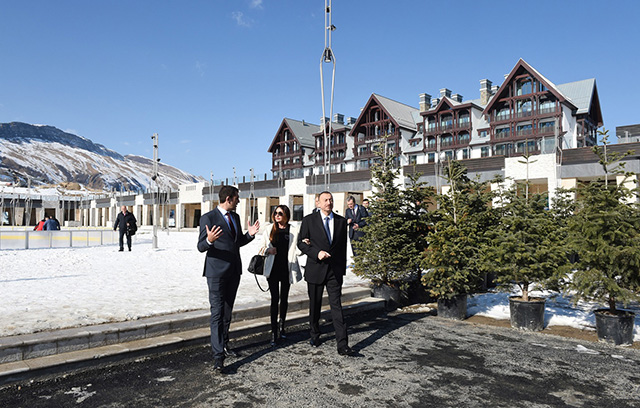 Президент Азербайджана Ильхам Алиев с супругой на открытии горнолыжного курорта (фото 15)