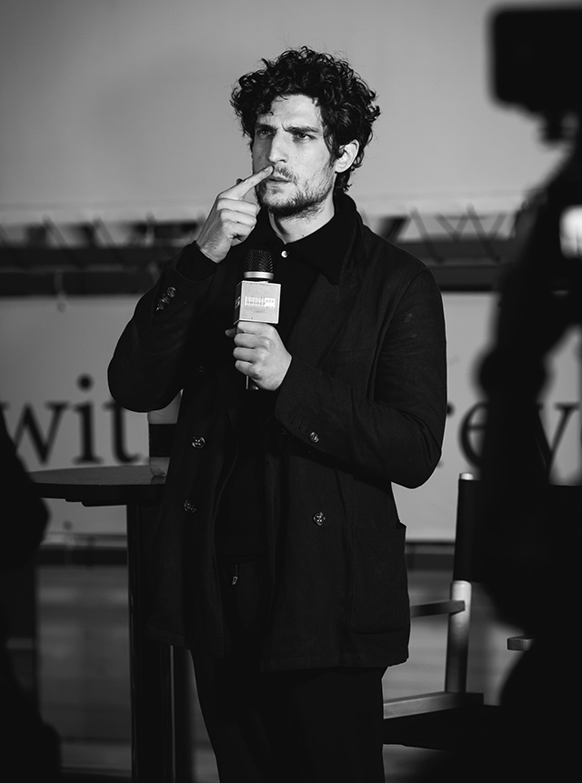 Луи Гаррель на премьере фильма "Ревность" в кинотеатре "Пионер" (фото 7)