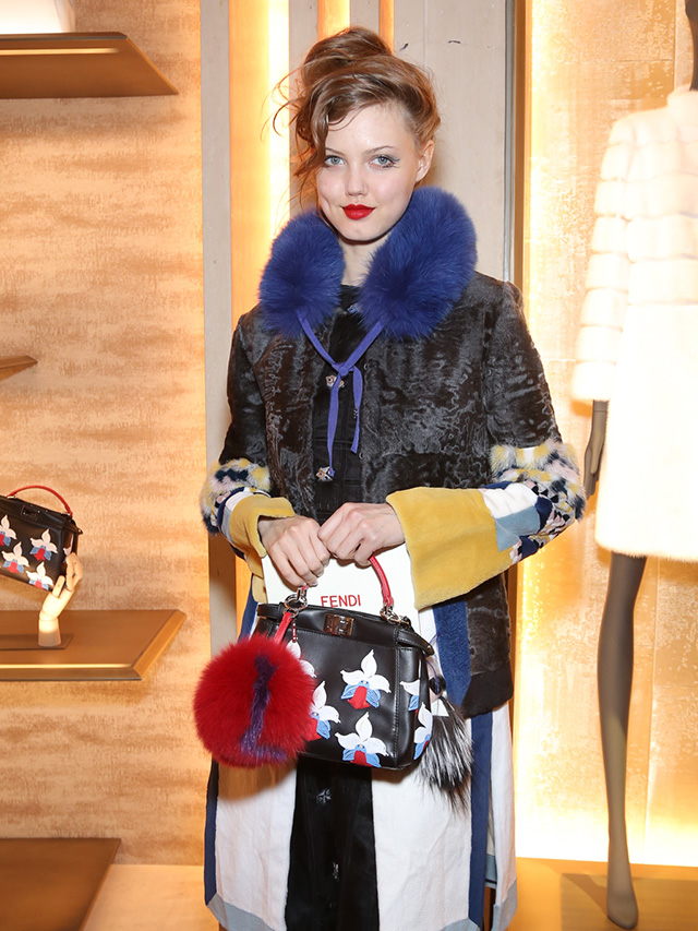 Линдси Виксон Коктейль Fendi в бутике на Avenue Montaigne (фото 20)