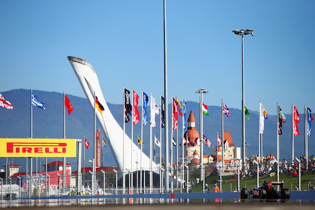 В Сочи прошел первый российский этап "Формулы-1" (фото 8)