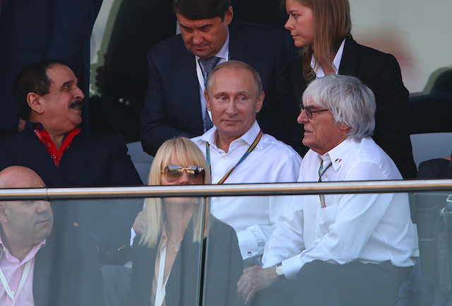 Владимир Путин и Берни Экклстоун В Сочи прошел первый российский этап "Формулы-1" (фото 4)