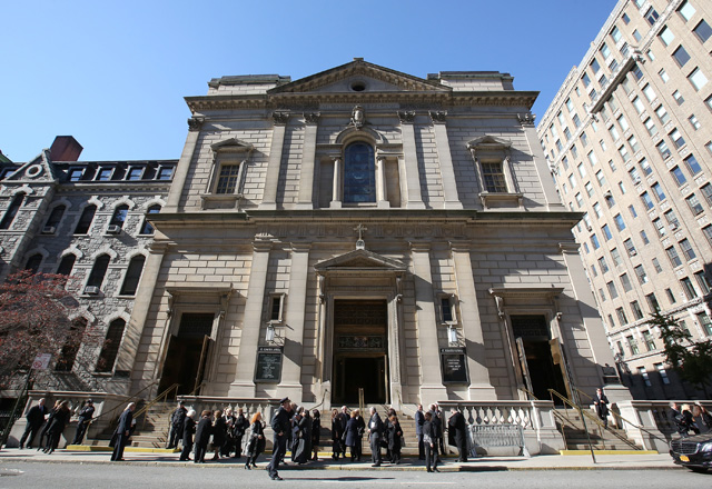 Анна Винтур, Энни Лейбовиц и другие простились с Оскаром де ла Рентой (фото 1)