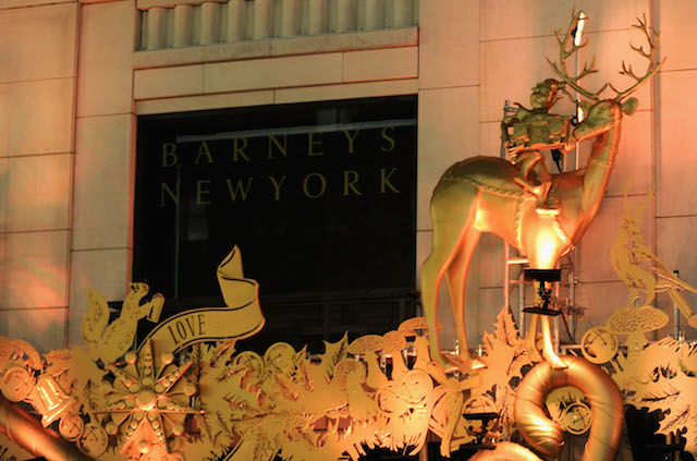Баз Лурман открыл рождественские витрины Barneys в Нью-Йорке (фото 4)