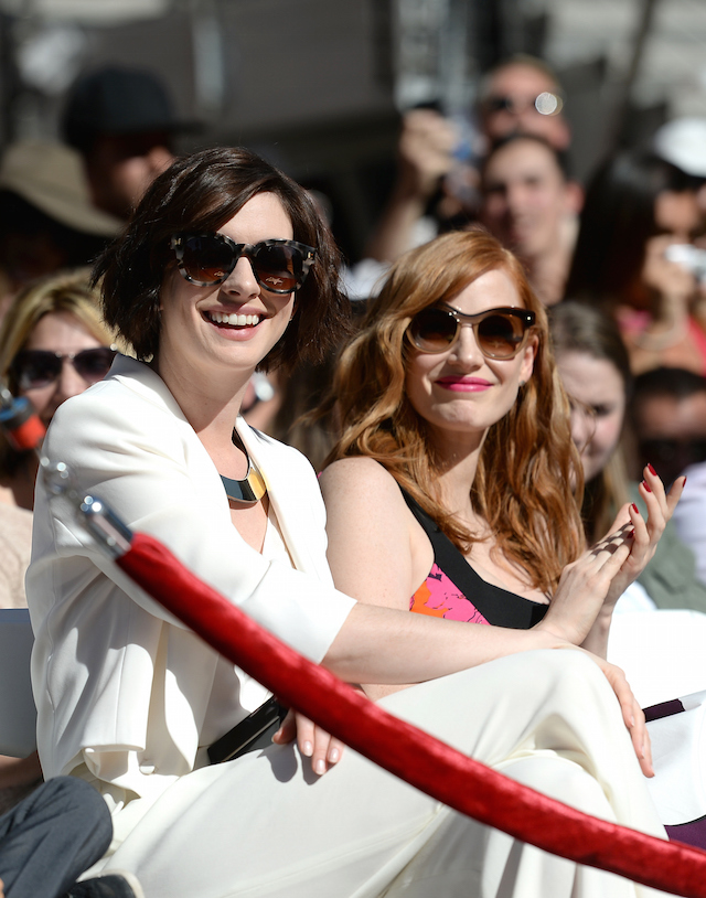 Энн Хэтэуэй и Джессика Честейн Мэттью МакКонахи на присвоении именной звезды на Аллее Славы (фото 2)