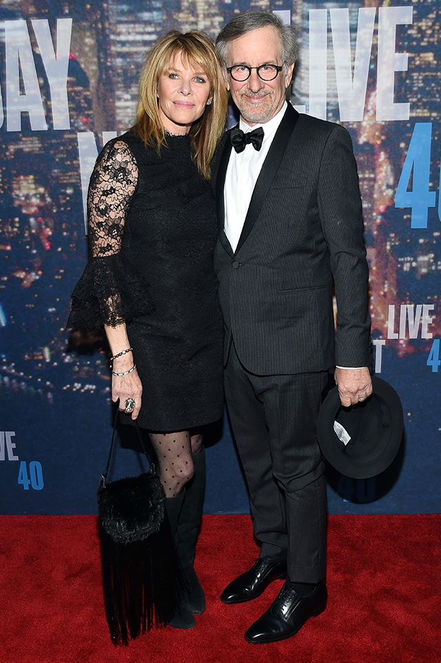 Кейт Кэпшоу и Стивен Спилберг Знаменитости на юбилее программы Saturday Night Live (фото 2)