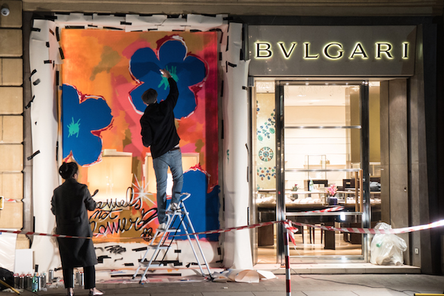 Витрина Bulgari в Лондоне Международная выставка стрит-арта от Bulgari (фото 1)