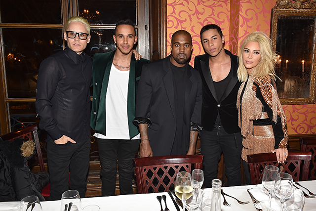 Джаред Лето, Льюис Хэмилтон, Канье Уэст, Оливье Рустен, Ким Кардашьян Вечер Balmain в Париже (фото 12)