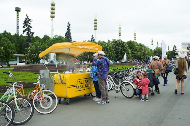 "Черешневый лес" вырос на ВДНХ (фото 29)