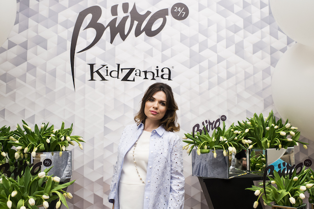 Евгения Беспалая Открытие мини-редакции Buro 24/7 в Кидзания (фото 24)