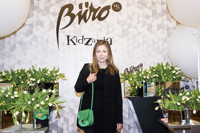 Полина Дерипаска Открытие мини-редакции Buro 24/7 в Кидзания (фото 6)