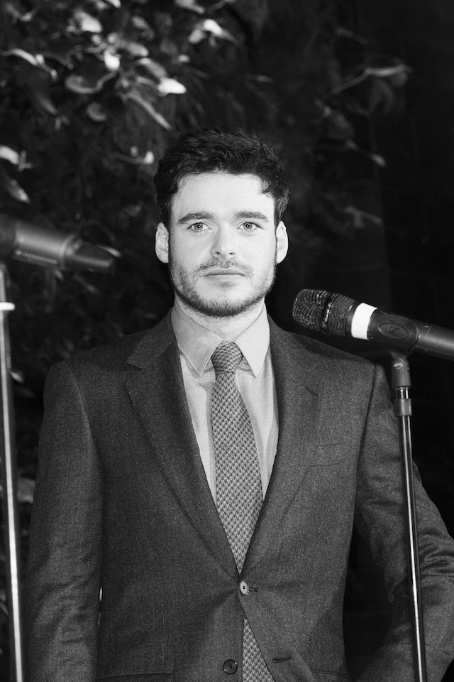 Ричард Мэдден Премьера фильма "Золушка" в Москве (фото 7)