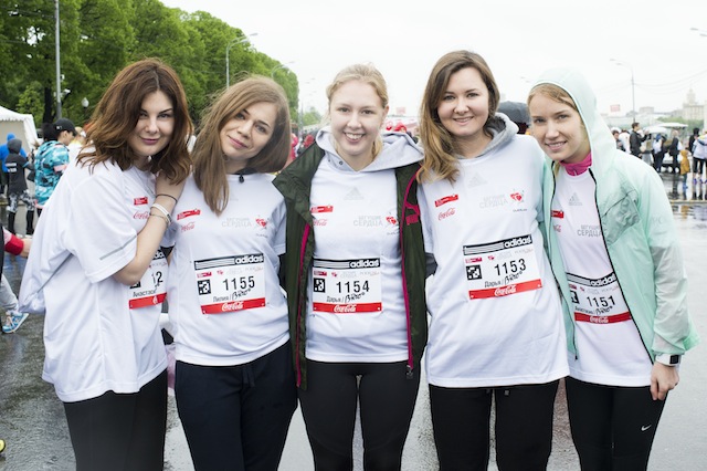 "Бегущие сердца": Наталья Водянова и другие участники сегодняшнего марафона (фото 23)