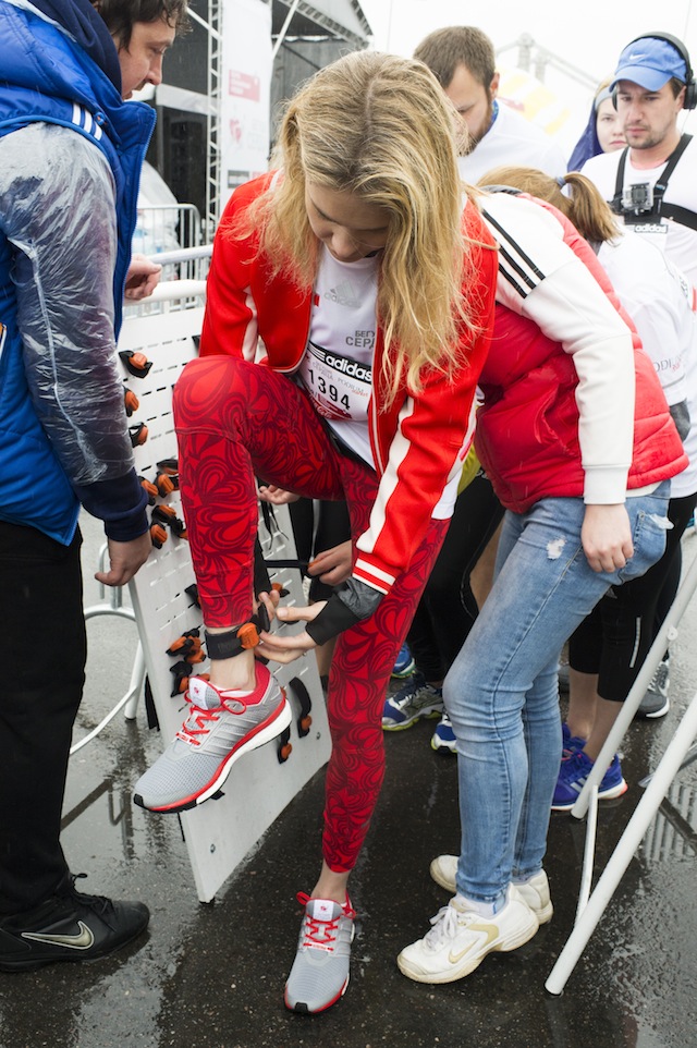 "Бегущие сердца": Наталья Водянова и другие участники сегодняшнего марафона (фото 16)