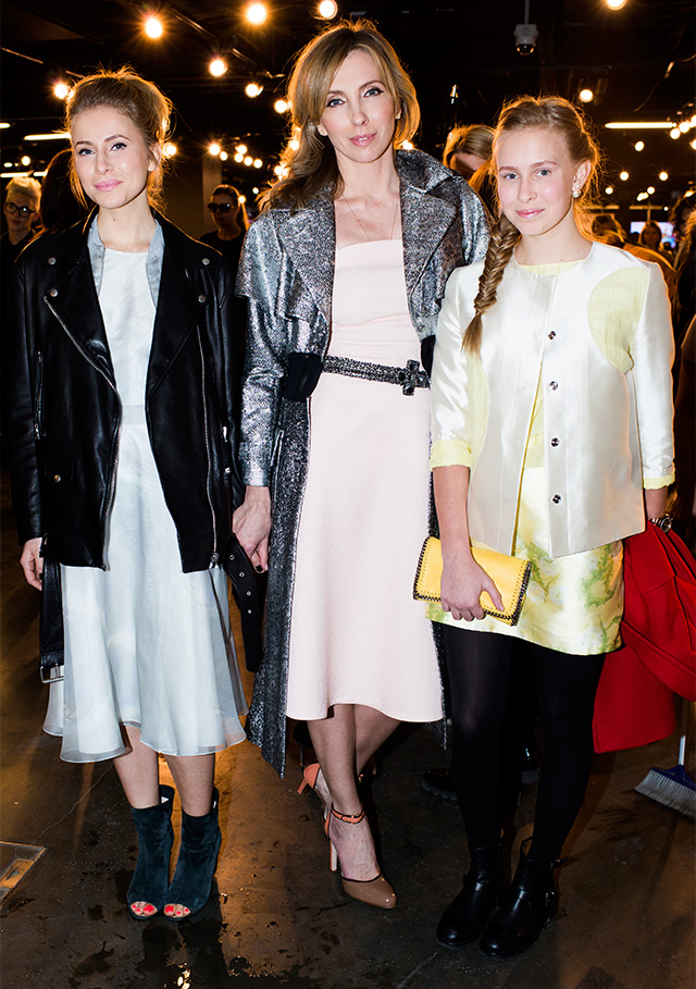 Тата Бондарчук, Светлана Бондарчук и Лиза Мамиашвили Анастасия Романцова представила новую коллекцию A La Russe (фото 6)