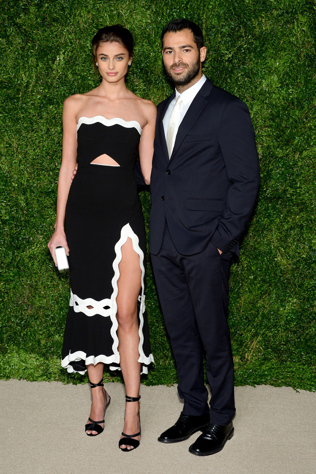 Тейлор Мари Хилл и Джонатан Симкай Церемония награждения премии CFDA/Vogue Fashion Fund Awards — 2015 (фото 18)