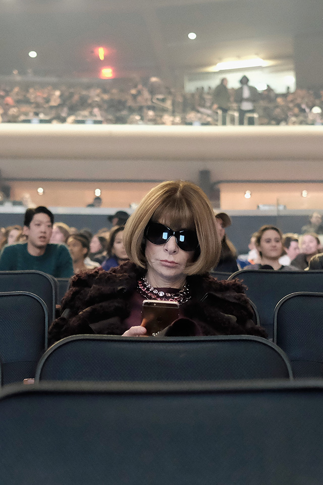 Анна Винтур Гости показа Kanye West Yeezy Season 3 в Нью-Йорке (фото 7)