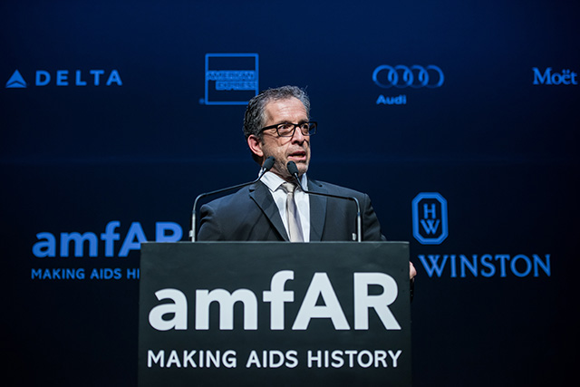 Ума Турман, Виктория Бекхэм и другие на гала-ужине amfAR (фото 8)