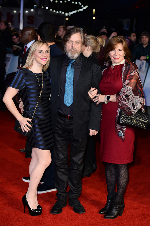 Марк Хэмилл с дочерью и женой Бен Аффлек на премьере фильма "Бэтмен против Супермена" (фото 7)