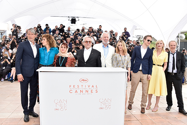 Ванесса Паради, Джордж Миллер и Кирстен Данст на фотоколле в Каннах (фото 5)