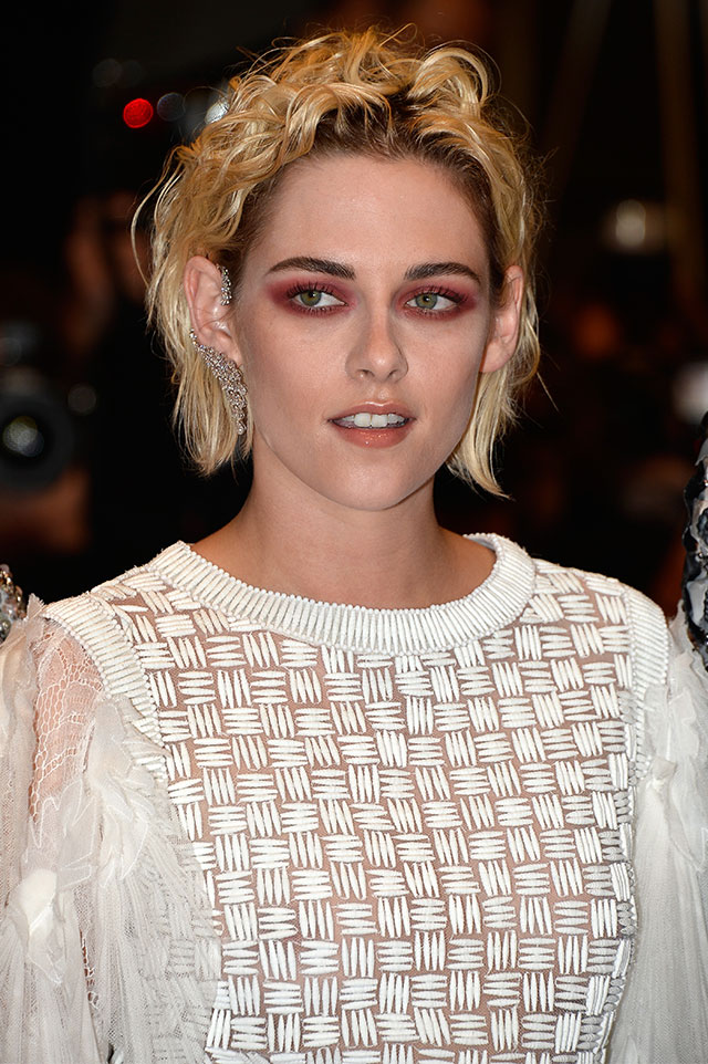 Кристен Стюарт Кристен Стюарт на премьере фильма "Персональный покупатель" в Каннах (фото 2)