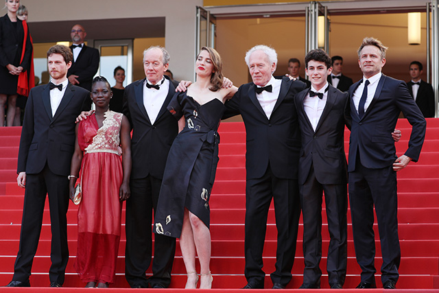 Оливье Бонно, Люк Дарденн, Адель Энель, Жан-Пьер Дарденн, Лука Миннелла и Жереми Ренье Роузи Хантингтон-Уайтли, Белла Хадид и Ванесса Паради на ковровой дорожке в Каннах (фото 15)